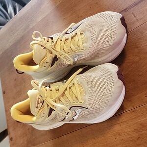 SANCONY POWER RUN + WOMANS RUNNING SHOE VOTED NO1 RUNNING SHOE